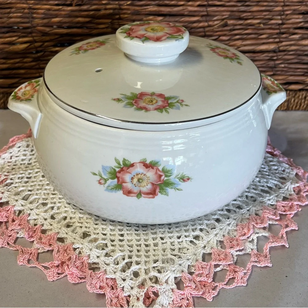 Halls Superior Quality Kitchenware Rose White Casserole Dish Circa 1945